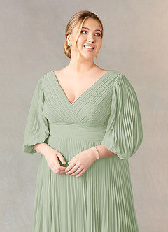 Azazie Zahara vestidos de madre de la novia Vestido de Salvia Polvorienta de Gasa de Corte En A con Cuello en V plisado image11