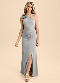 Azazie Remi Junior Robe Fourreau en Satin extensible Fente Latérale Argent image4