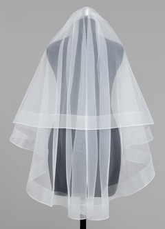 front Richelle Fingertip Veil With Blusher