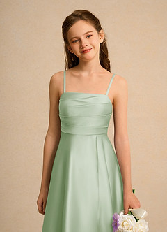 Azazie Pebbles Junior Formal vestidos de niña de las flores Vestido de Salvia Polvorienta de Satin Mate de Corte En A con Plisado image4