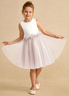 Azazie Louisa Robe Demoiselle D'honneur Fillette Robe Trapèze en Tulle Sans manches Ivoire Pétale De Rose image4