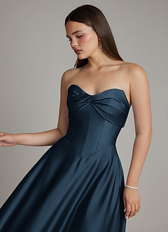 Azazie Meleena Robes de demoiselle d'honneur Robe Trapèze en Satin extensible Bustier Bleu Marine Foncé image4