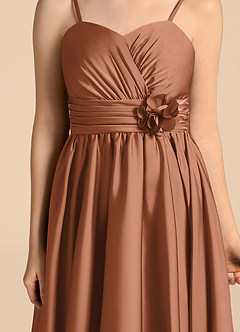 Azazie Catalina Junior Vestido de Bronceador de Satén Elástico de Corte en A con Escote de Corazón image8