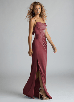 Azazie Mai Vestidos de damas de honor Vestido de Merlot de Satén Elástico de Corte Recto con Plisado image4