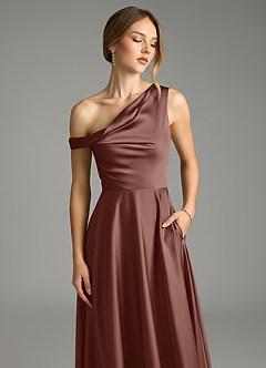 Azazie Xanthe Robes de demoiselle d'honneur Robe Trapèze en Satin extensible Épaules dénudées Expresso image5