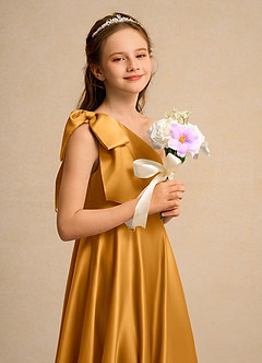 Azazie Guppy Junior Formal vestidos de niña de las flores Vestido de Caramelo de Satin Mate de Corte En A con Hombro unilateral image6