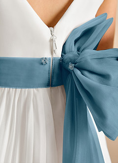 Azazie Margot Abiti da Ragazza di Fiori Abito A-Line in Chiffon Plissettato Avorio Bermuda image9