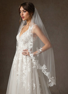 front Blooming Petal-Edged Lace Fingertip Veil
