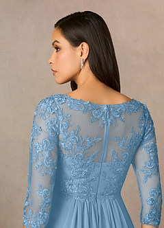 Azazie Hayek vestidos de madre de la novia Vestido de Azul Acero de Gasa de Corte En A con Cuello en V de encaje image5