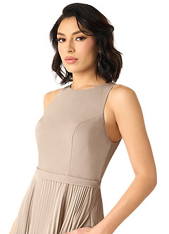 Azazie Lindie Robes de demoiselle d'honneur Robe Trapèze en Mousseline de soie Plissé à encolure dégagée Taupe image4