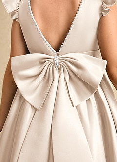 Azazie Dumpling Blumenmädchenkleider A-Linie Schleifen Matte Satin Kleid Alabaster Weiß image6