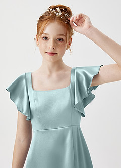 Azazie Bondi Junior Robe Trapèze en Satiné métallisé Fente Latérale Brume image5
