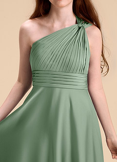 Azazie Charlize Junior Abito A-Line in Raso Elasticizzato Plissettato Matcha image7