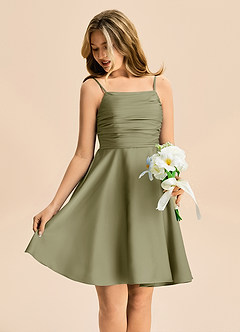 Azazie Miko Junior Vestido de Pistacho de Satén Elástico de Corte en A con Plisado image4