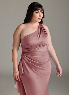 Azazie Latrice Robes de demoiselle d'honneur Robe Fourreau en Satin extensible Volants en cascade à une épaule Rose Poussiéreuse image11