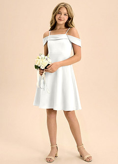 Azazie Anselie Junior Vestido de Blanco de Satén Elástico de Corte en A con Plisado image1