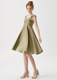 Azazie Amira Junior Vestido de Musgo Verde de Satén Elástico de Corte En A con Plisado image4