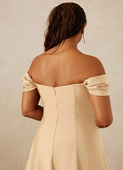Christian Siriano Bridal for Azazie 1002 Robes de demoiselle d'honneur Robe Trapèze Convertible en Satin extensible Épaule décolletée Or image7