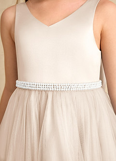 Azazie Firefly vestidos de niña de las flores Vestido de Alabastro Blanco de Satin Mate de Corte En A con Lazo image6