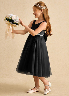 Azazie Firefly Abiti da Ragazza di Fiori Abito A-Line in Raso Opaco Fiocco Nero image1