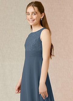 Azazie Snow Junior Vestido de Neptuno de Gasa de Corte en A con Encaje image5