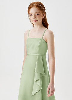 Azazie Kaylee Junior Robe Trapèze en Satiné métallisé avec ceinture Vert Sauge image6
