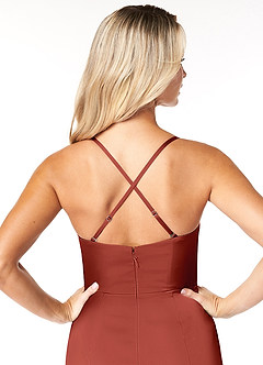 Azazie Marzia Vestidos de damas de honor Vestido de Terracota de Satén Elástico de Corte Recto con Cuello V Plisado image3