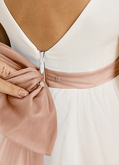 Azazie Kavi Blumenmädchenkleider A-Linie Schleifen Matte Satin Kleid Elfenbein Champagnerrose image6