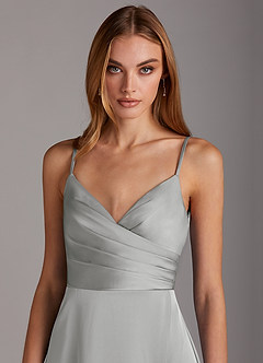 Azazie Calissa Robes de demoiselle d'honneur Robe Trapèze en Satin extensible Col V plissé Argent image5