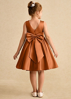 Azazie Chickpea Blumenmädchenkleider A-Linie Schleifen Matte Satin Kleid Kupfer image2