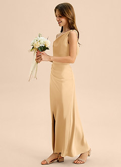 Azazie Madelyn Junior Robe Fourreau en Satin extensible Épaule décolletée Or image3