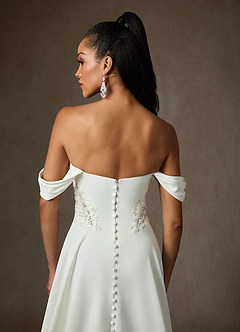 Azazie Ganelle Vestidos de novia Vestido de Diamante Blanco de Satén con cara trasera de crepé de Corte en A con Escote de Corazón image10