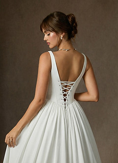 Azazie Cyanne 웨딩드레스 볼가운 포켓이 있는 스트레치 새틴 채플 트레인 드레스 image11