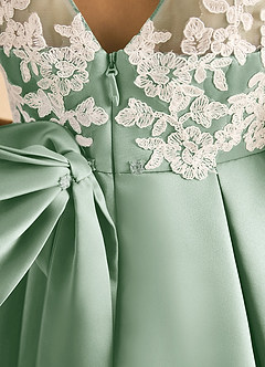 Azazie Amari vestidos de niña de las flores Vestido Agave de Satin Mate de Línea A con Encaje image5