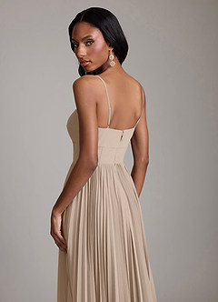 Azazie Akiko Robes de demoiselle d'honneur Robe Trapèze en Mousseline de soie Décolleté en cœur Taupe image6