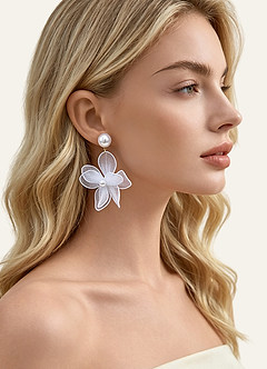 front Boucles d'oreilles pendantes en maille à motif floral et perles