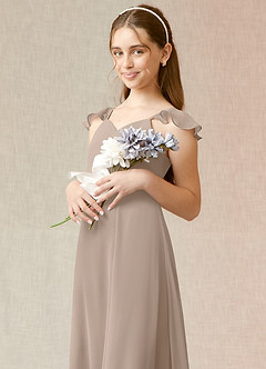 Azazie Everett Junior Robe Trapèze en Mousseline de soie Taupe image6