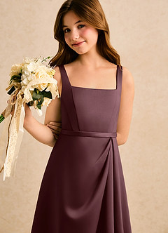 Azazie Emiko Girls Formal Abiti da Ragazza di Fiori Abito A-Line in Raso Opaco Plissettato Sangria image5