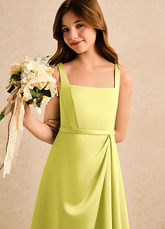 Azazie Emiko Girls Formal Abiti da Ragazza di Fiori Abito A-Line in Raso Opaco Plissettato Canarino image5