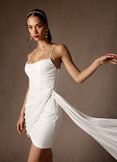 Azazie Iras Vestidos de novia Vestido de Diamante Blanco de Malla de Corte Recto con Cuello Vaca Plisado image7