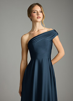 Azazie Melanie Robes de demoiselle d'honneur Robe Trapèze en Satin extensible Épaules dénudées Bleu Marine Foncé image6