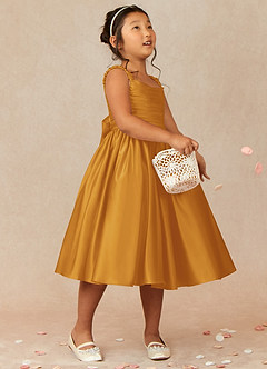 Azazie Cutie Pie Blumenmädchenkleider A-Linie Plissee Matte Satin Kleid Butterscotch image1
