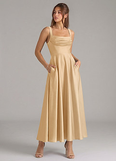 Azazie Shaude Robes de demoiselle d'honneur Robe Trapèze en Satin extensible Plissée Or image3