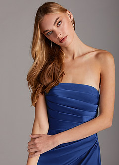 Azazie Lexie Robes de demoiselle d'honneur Robe Fourreau Convertible en Satin extensible Sans bretelle Bleu Roi image6