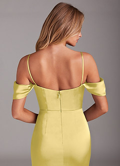 Azazie Saige Abiti da Damigella Abito Tubino in Raso Elasticizzato a Spalla Scoperta Canarino image8