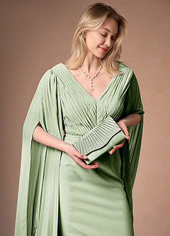 front Farblich passende Clutch aus plissiertem Metallic-Satin