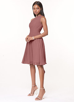 Azazie Katrina Vestidos de damas de honor Vestido de Rosa Del Desierto de Gasa de Corte en A con Hombro unilateral image3