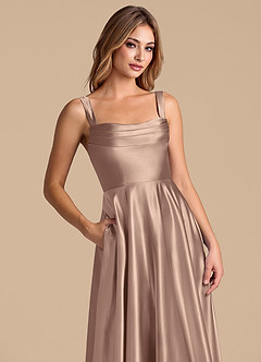 Azazie Shaude 신부 들러리 드레스 A라인 주름진 메탈릭 새틴 바닥 길이 드레스 image2