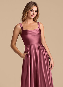 Azazie Shaude 신부 들러리 드레스 A라인 주름진 메탈릭 새틴 바닥 길이 드레스 image2