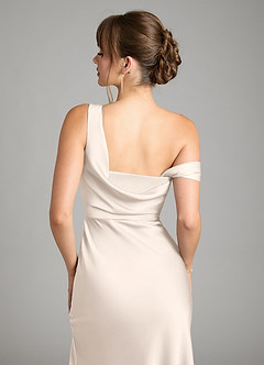 Azazie Madelyn Vestidos de damas de honor Vestido Alabastro Blanco de Satén Elástico de Corte Sirena Convertible con Un hombro image7